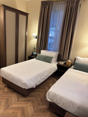 Comfort Twin Room | In-room safe, desk, laptop workspace, blackout curtains - Maissance (Preveza)