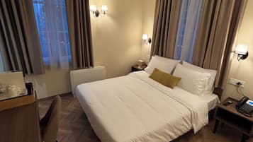 In-room safe, desk, laptop workspace, blackout drapes