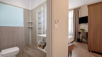 Comfort Double Room | In-room safe, desk, laptop workspace, blackout curtains