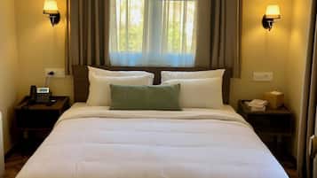 Superior Double Room, Balcony | In-room safe, desk, laptop workspace, blackout drapes