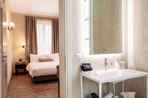 Comfort Double Room | In-room safe, desk, laptop workspace, blackout drapes