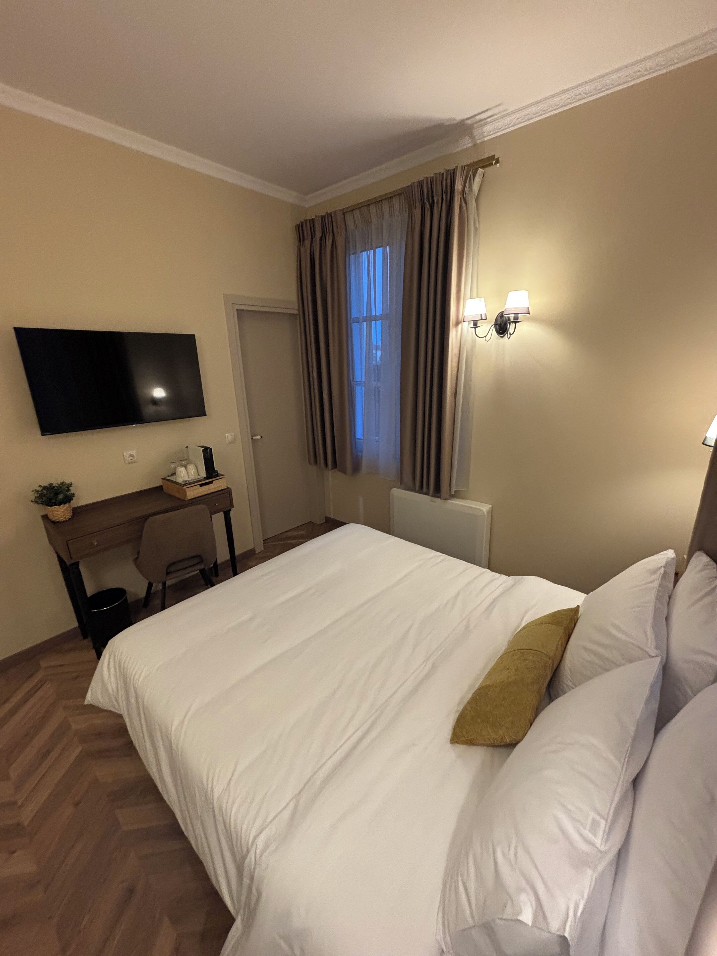Superior Double Room, Balcony | In-room safe, desk, laptop workspace, blackout curtains