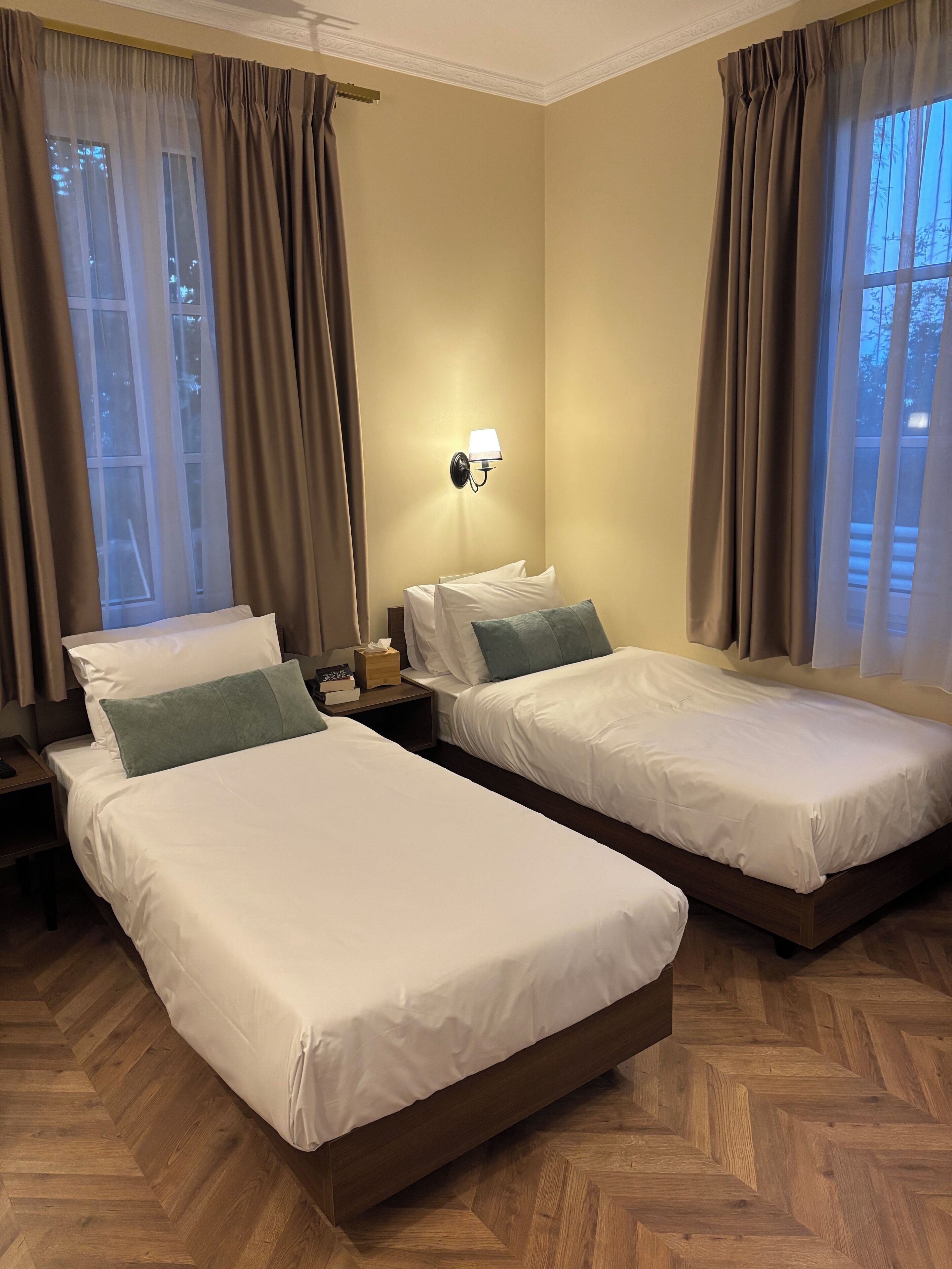 Comfort Twin Room | In-room safe, desk, laptop workspace, blackout curtains