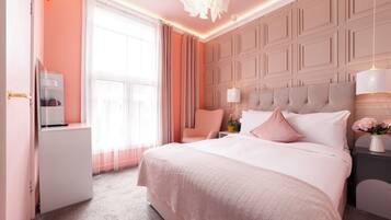 Quarto casal standard | Escrivaninha, espaço de trabalho para notebook