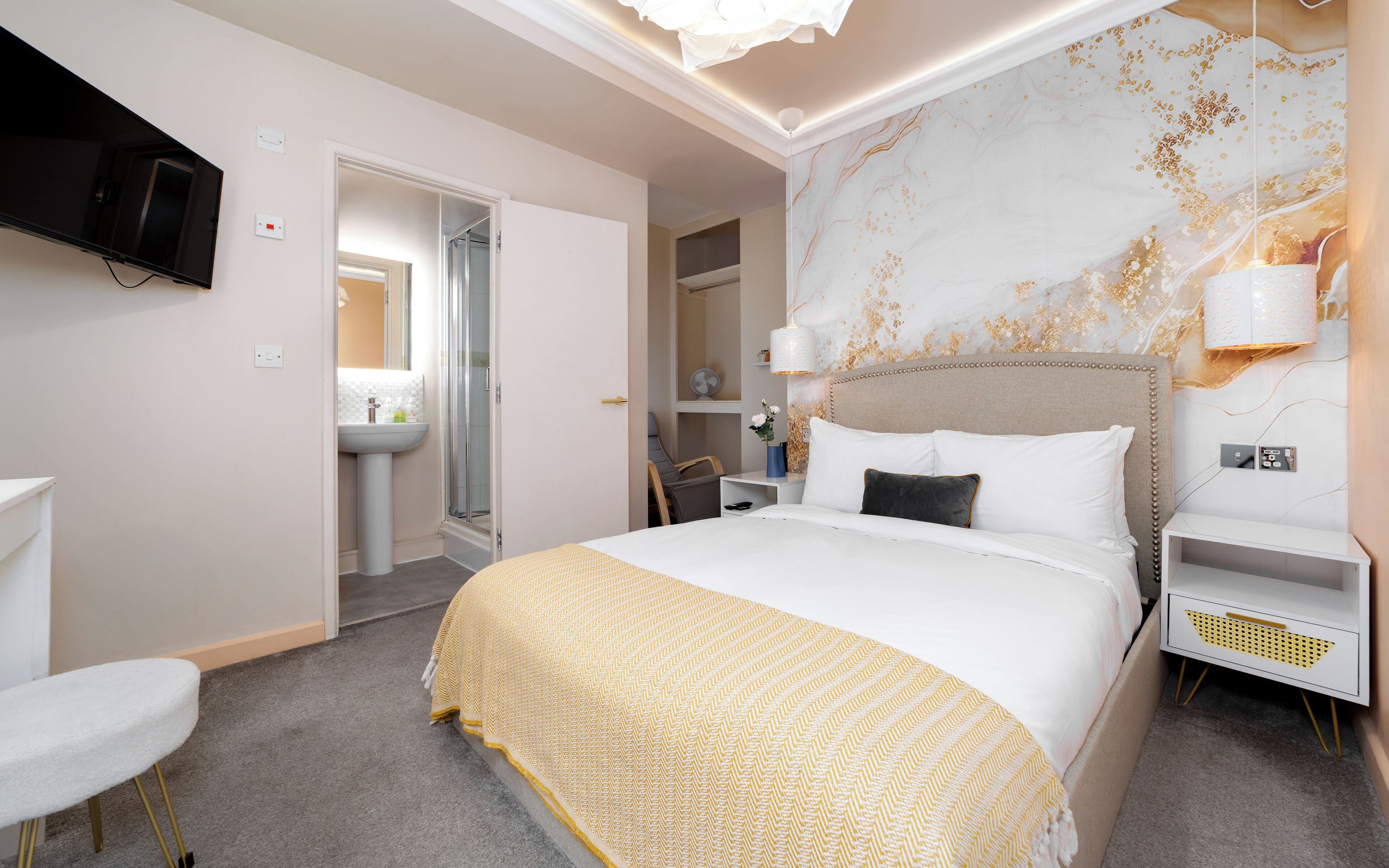 Standard Double Room | Desk, laptop workspace, iron/ironing board, free WiFi