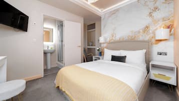 Standard Double Room | Desk, laptop workspace, iron/ironing board, free WiFi