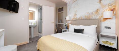 Dobbeltrom – standard | Skrivebord, skrivebord for bærbar PC og strykejern/-brett