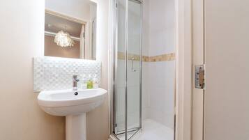 Standard Double Room | Bathroom | Combined shower/tub, hair dryer, towels, soap