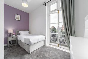 Standard Single Room | Desk, laptop workspace, iron/ironing board, free WiFi - Harbour Hub Hotel (Southampton)