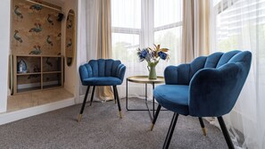 Habitación doble Deluxe, 1 cama King size | Escritorio y espacio para trabajar con laptop