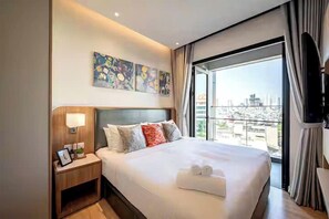 Familie suite, 3 slaapkamers, toegang tot de clublounge, uitzicht op stad | Lakens van Egyptisch katoen, luxe beddengoed, donzen dekbedden