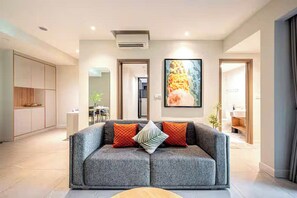 Familie suite, 3 slaapkamers, toegang tot de clublounge, uitzicht op stad | Lakens van Egyptisch katoen, luxe beddengoed, donzen dekbedden