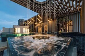 Outdoor pool - Vivian Boutique D'mension Residence (Cau Ong Lanh)