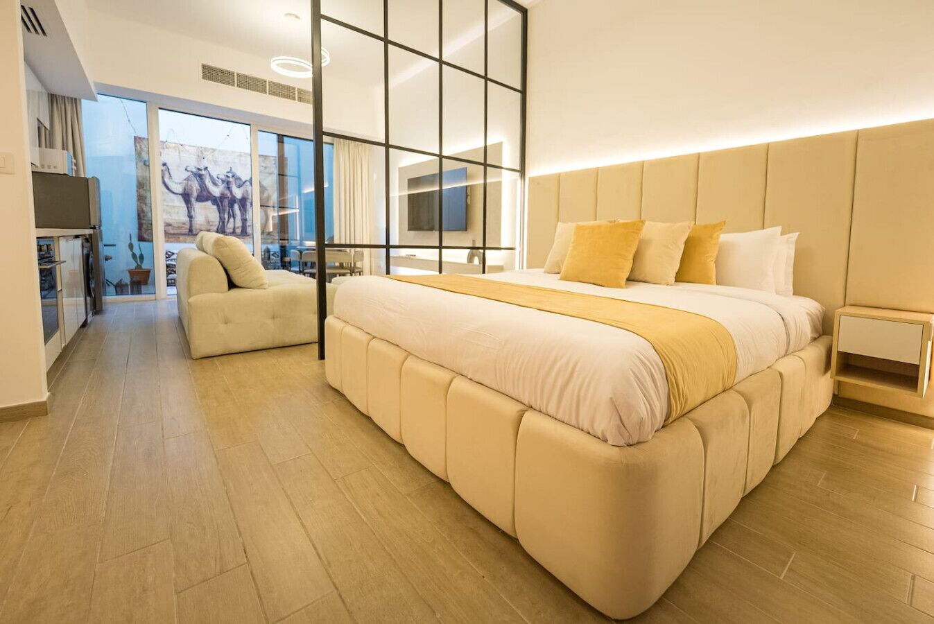 Tabla de planchar con plancha, wifi y ropa de cama 