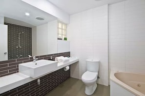 Hair dryer, towels - Bay View - The Trio Lorne (Lorne)