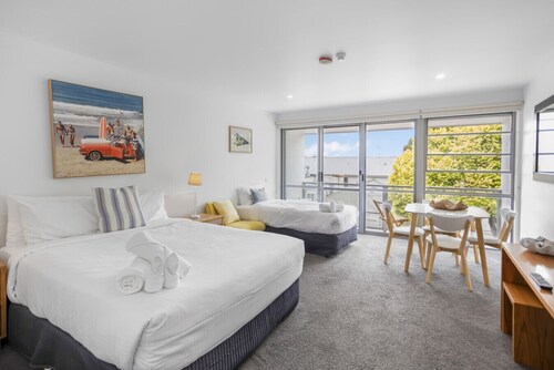 Bay View - The Trio Lorne