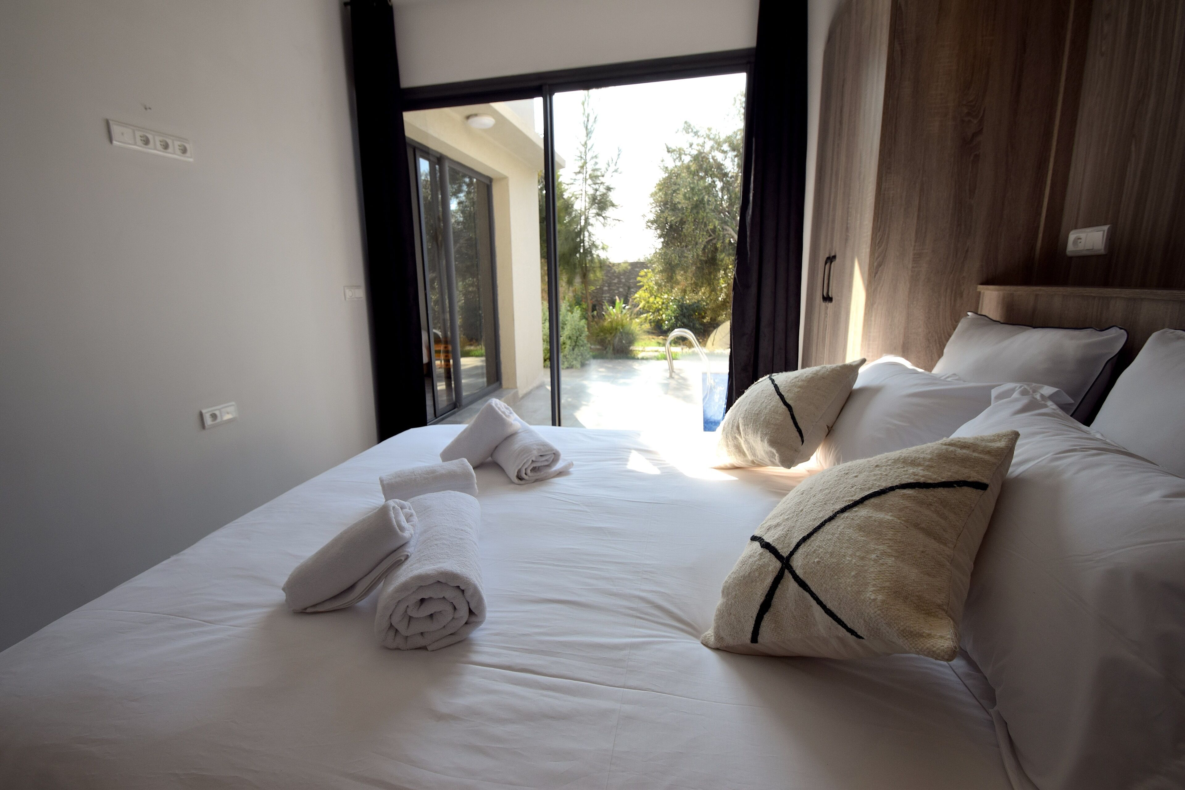 Fer et planche à repasser, lit parapluie, Wi-Fi gratuit, draps fournis