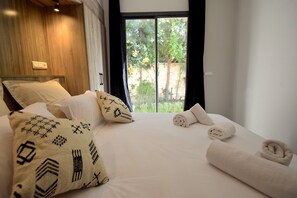 Tabla de planchar con plancha, cuna de viaje y wifi gratis 