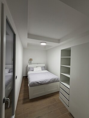 2 bedrooms, iron/ironing board, internet, bed sheets - Adriano Space, a complete and functional apartment in the center of Modena (Modena)
