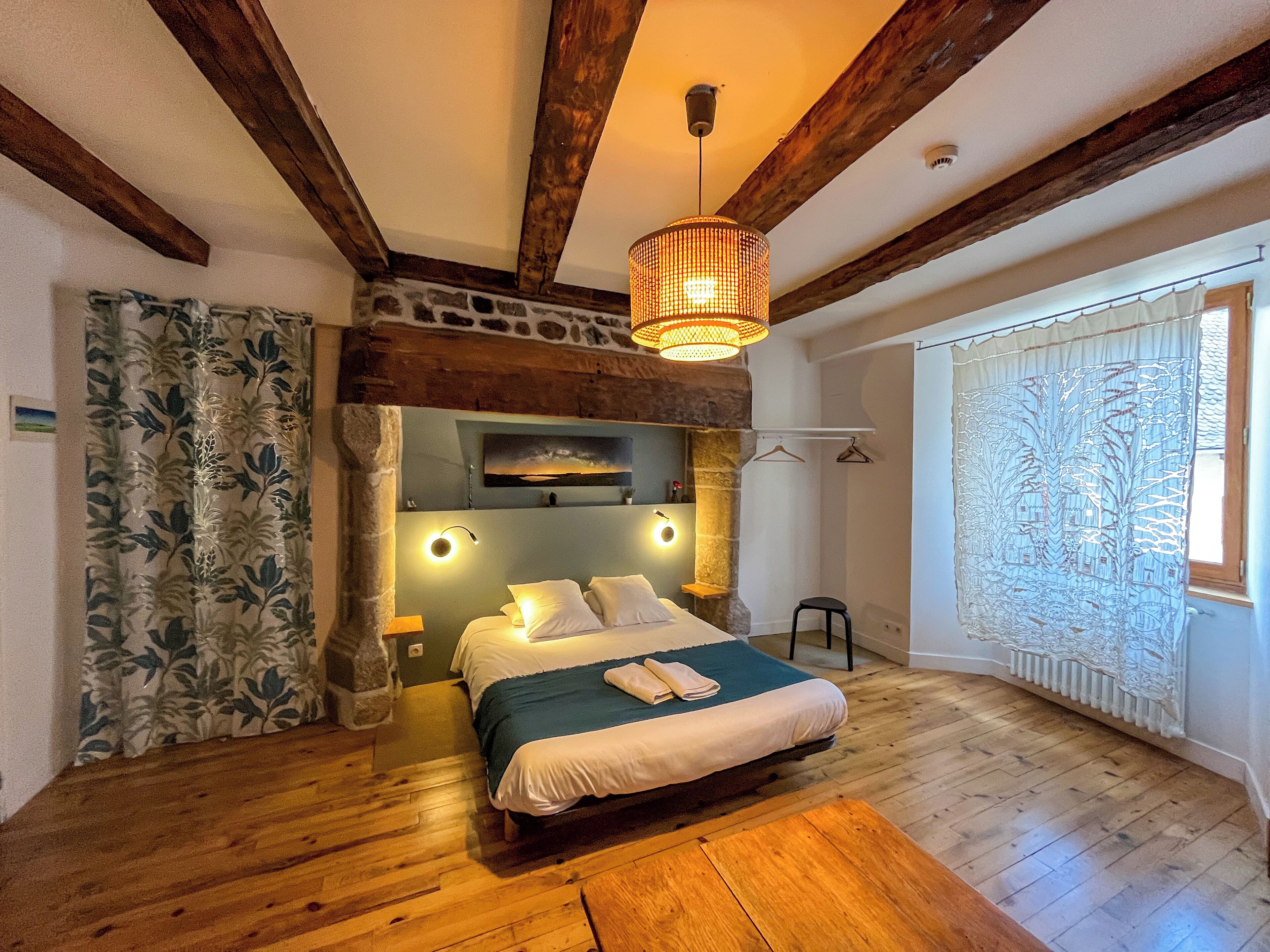 Fer et planche à repasser, accès Internet, draps fournis