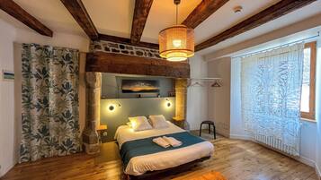 8 chambres, fer et planche à repasser, accès Internet, draps fournis