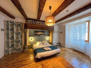 Strykejern/-brett, internettilgang og sengetøy