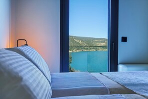 4 bedrooms, iron/ironing board, free WiFi, bed sheets - A luxurious specious 4 bedroom 3.5 bathrooms sea front modern villa (XIROPIGADO)