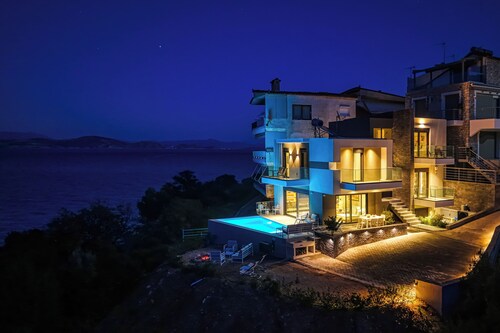 A luxurious specious 4 bedroom 3.5 bathrooms sea front modern villa