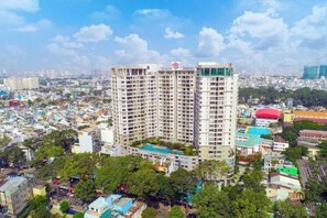 Exterior detail - Vivian Boutique The Everrich Infinity (Cho Quan)