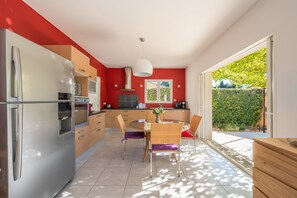 Fridge, microwave, oven, stovetop - Mas Hortense (Maussane-les-Alpilles)