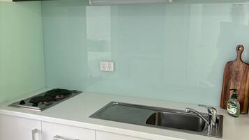 Micro-ondas, cafeteira/chaleira, torradeira