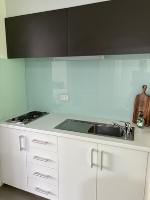 Microwave, coffee/tea maker, toaster - Bay View - Green Vista (Lorne)