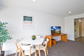 Dining - Bay View - Green Vista (Lorne)