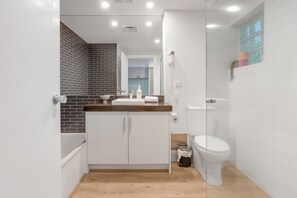 Bathroom - Bay View - Palm Springs (Lorne)