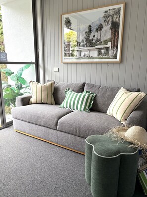 TV - Bay View - Palm Springs (Lorne)