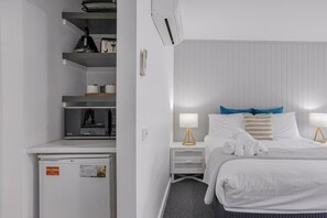 Unclassified image, 5 of 12, button - Bay View Style - Lorne (Lorne)