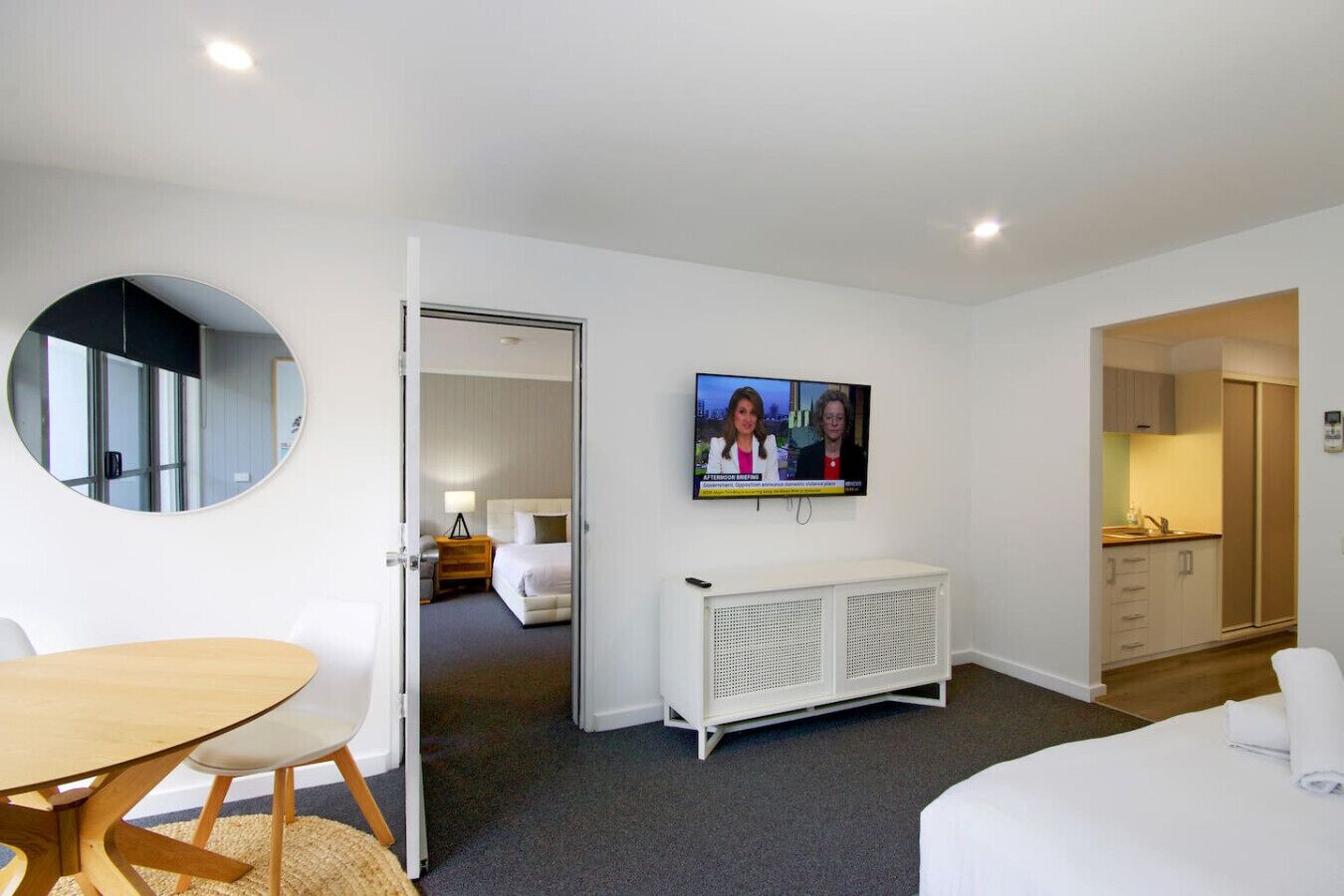 Iron/ironing board, WiFi