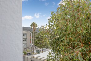 Unclassified image, 5 of 19, button - Bay View Sunrise - Lorne (Lorne)