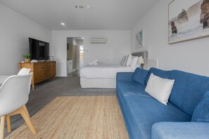 Iron/ironing board, WiFi, bed sheets - Bay View Sunrise - Lorne (Lorne)
