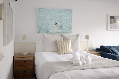 Bay View: Ocean Views (accessible)