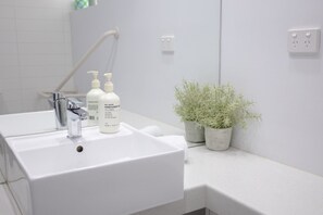 ヘアドライヤー、タオル