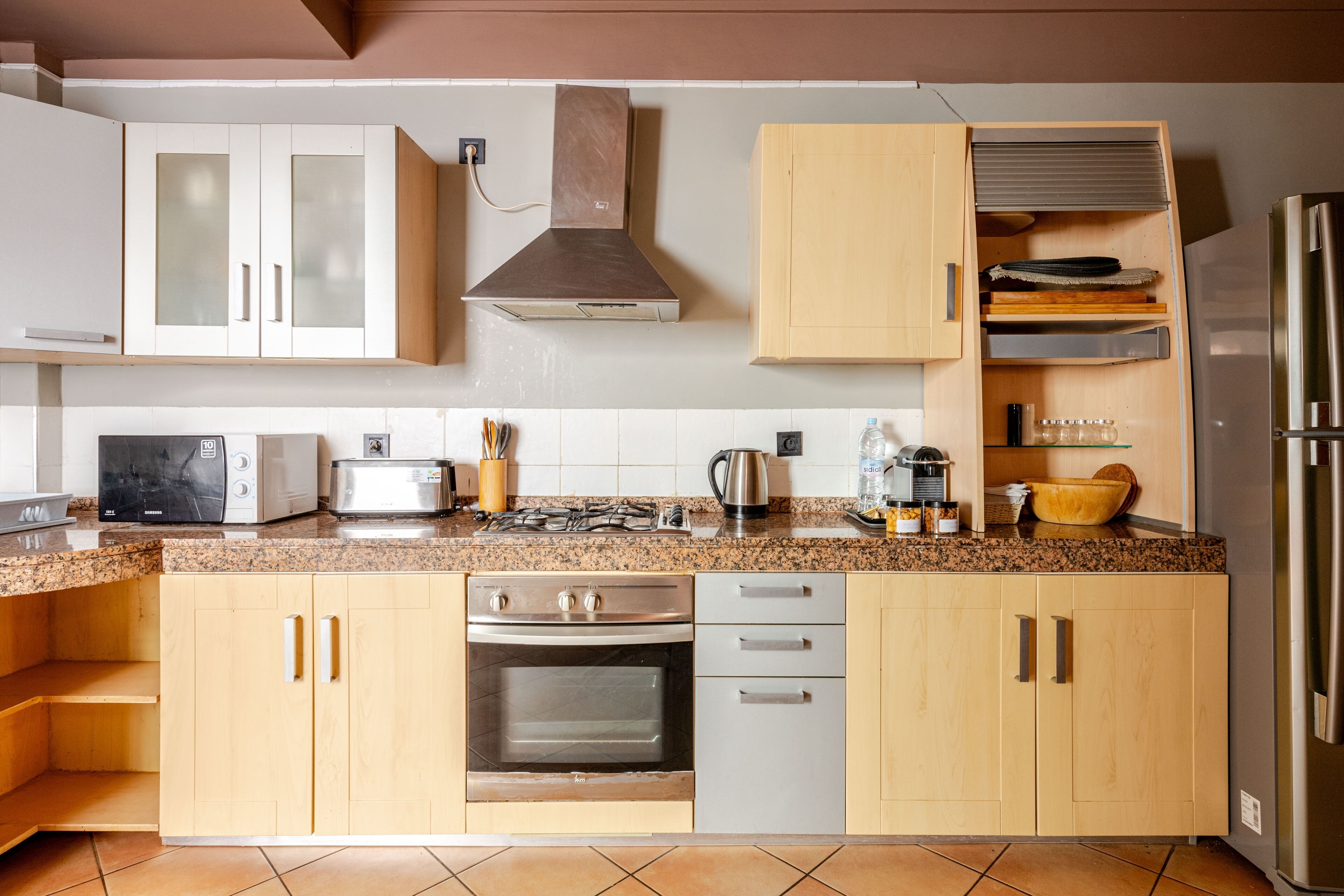 Frigorifero, microonde, forno, piano cottura