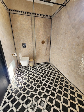 Shower, hair dryer, towels, soap - Dar Bassidi by IB Signature - Luxury 5BR Villa -Heated Pool & Breakfast included (Marrakesh)