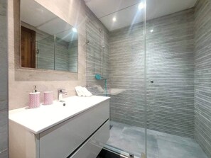 Hair dryer - C202 Alcazar - Modern 2BR flat by IB Signature (Casablanca)