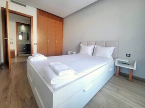 2 bedrooms, iron/ironing board, WiFi, bed sheets - C202 Alcazar - Modern 2BR flat by IB Signature (Casablanca)