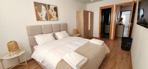 Iron/ironing board, travel cot, free WiFi, bed sheets