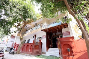 Front of property - Bashil Inn Homestay (Agra)