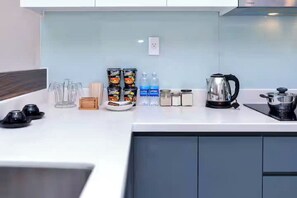 Grand Suite, 1 Bedroom, Club Lounge Access, City View | Private kitchen | Full-size fridge, microwave, oven, stovetop - Vivian Boutique Delasol Residence (Vinh Hoi)