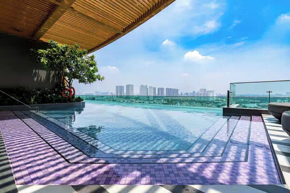 Hồ bơi ngoài trời 