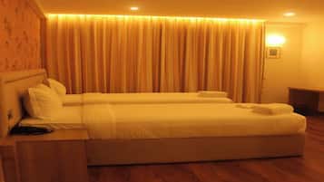 Premium-dobbeltværelse - 1 soveværelse - byudsigt | Skrivebord, arbejdsområde til bærbare computere, gratis Wi-Fi